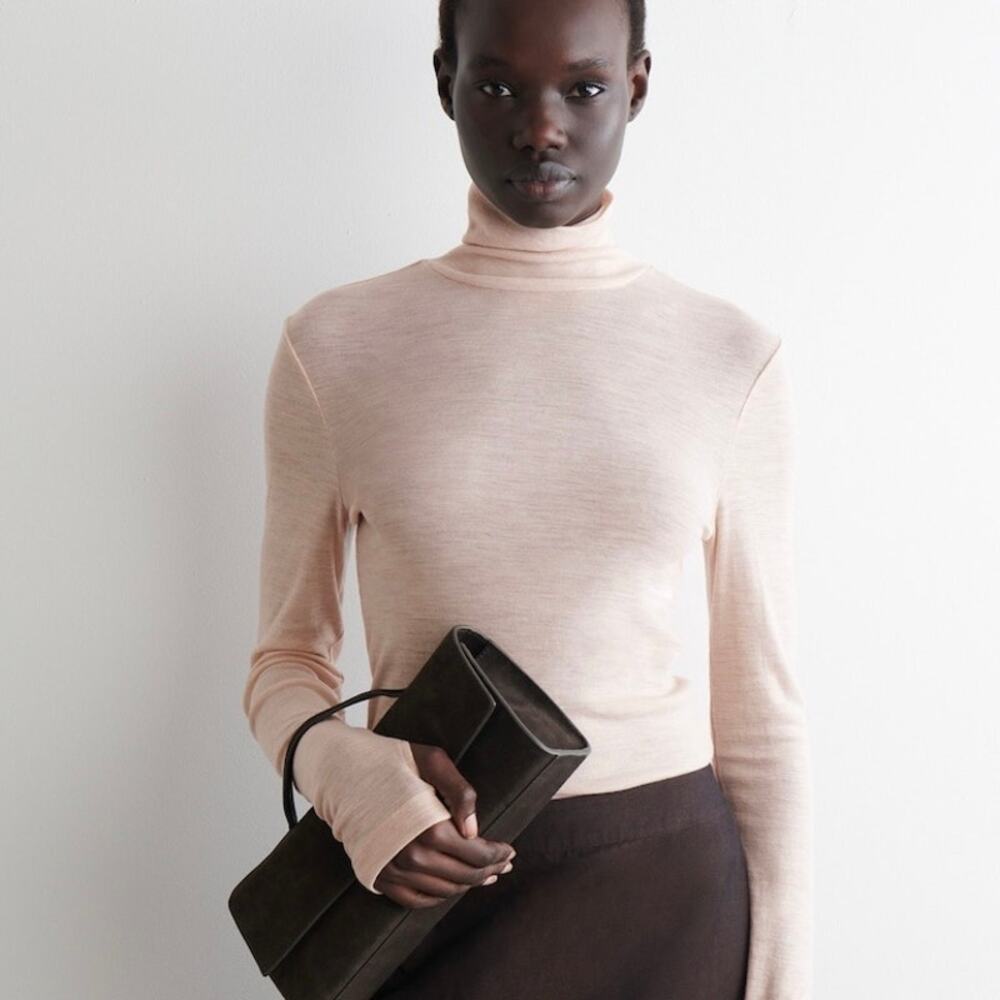 COS Light Pink Turtleneck Sweater 100% Wool Minimalist Women's size Medium